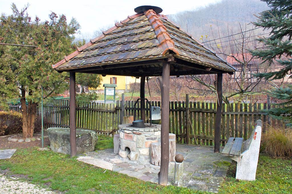 Pereszlenyi Vendeghaz Hotel Visegrad Bagian luar foto