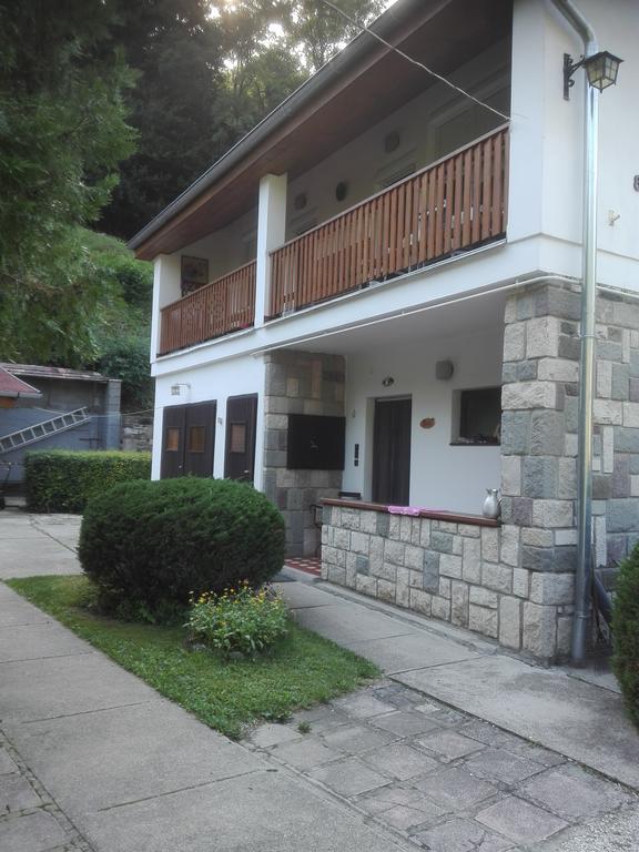 Pereszlenyi Vendeghaz Hotel Visegrad Bagian luar foto